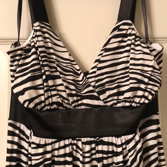 Women’s zebra print cocktail dress - Picture 2 of 4